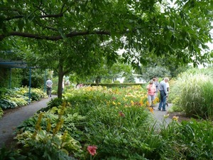 Les Jardins Osiris à St Thomas de Joliette; profusion d’hémérocalles et de hostas Prise par Nicole Sanschagrin